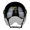 Mũ bảo hiểm VN 1/2 Royal M162k màu đen, chụp cận logo phía trước
